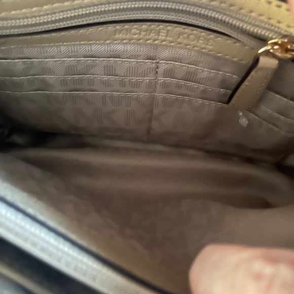 Michael Kors Light Weight Small Flap bag - Picture 3 of 3